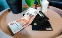 ЦБ прорабатывает сроки прекращения обслуживания карт Visa и Mastercard