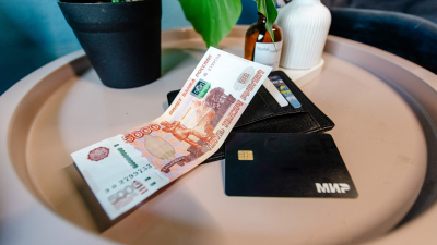 ЦБ прорабатывает сроки прекращения обслуживания карт Visa и Mastercard