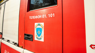 В горящем под Петербургом ангаре обрушилась крыша