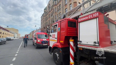 Пожар на крыше Андреевского рынка потушили