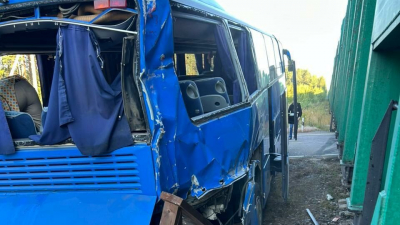 В серьезном ДТП с автобусом и поездом погибла женщина
