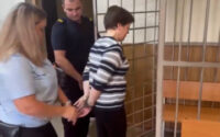 Обвиняемая в убийстве мужа петербурженка попросила отвезти ее на могилу супруга во время следствия