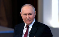 Владимир Путин поздравил личный состав и ветеранов с 95-летием создания воздушно-десантных войск