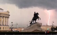 В Петербурге ожидается ухудшение погодных условий: гроза в ближайшие 1-2 часа