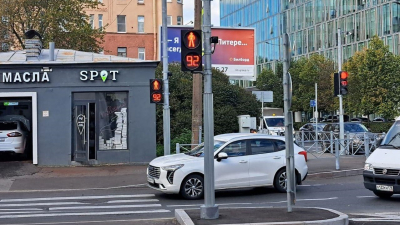По поручению Александра Беглова на оживленном перекрестке в Петроградском районе установили светофор